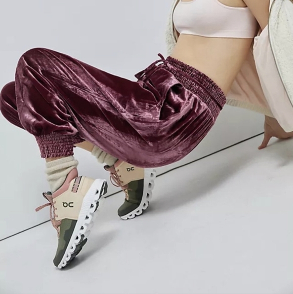 Anthropologie NWT Gloria Wine Bordeaux Velvet Joggers Size M